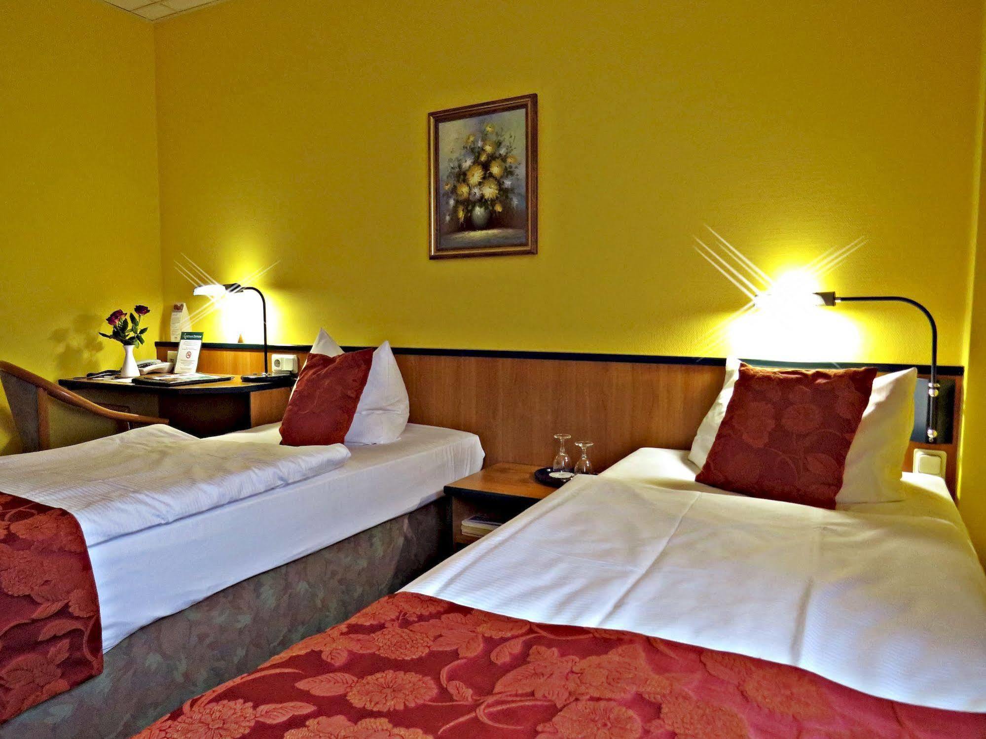Hotel Landhaus Dierkow Росток Екстериор снимка